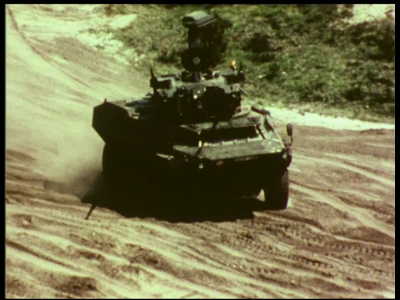 4375BB05748 Deze reclamefilm behandelt de Wild Cat, een pantserwagen voor de luchtverdediging.0:00:01Over een zandweg ...