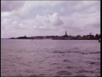 4450BB07674 Een film rond een vaartocht met een botter op het IJsselmeer door leerlingen van de Deventer MTS., 00-00-1975