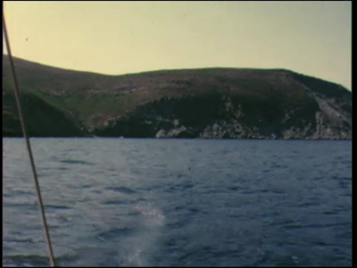 447BB06771 Privéfilm van de familie Staal met beelden van een vakantie op Corsica; met de boot het water op, duiken, ...