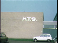 4478BB07702 Een film rond de Deventer MTS met uiteenlopende beelden van o.a.:- Het schoolgebouw;- De tekst 'Studie' ...
