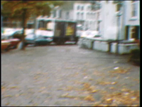 5042BB07732 Een film rond een pingpongballetje, met beelden van:- De Deventer binnenstad in de herfst;- Een ...