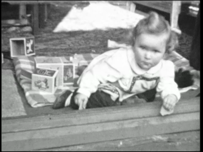 511BB08122 Een familiefilm van de familie Lodérus uit Lutten, met beelden van o.a.:- Morika, nu zo'n 1 jaar oud, bij ...