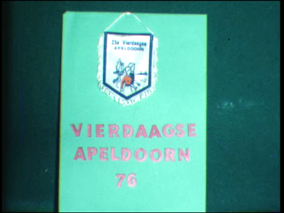 6481BB03429 Een film met meerdere onderwerpen:- De vierdaagse van Apeldoorn;- Kindercarnaval;- De avondvierdaagse in ...