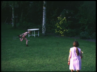 8453BB08073 Acht familiefilmpjes van de familie Lamberts.17. De tuin (16-05):- Jeannine en Frits spelen badminton thuis ...