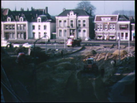 910BB04682 Beelden van de bestrating van de Zwolse Willemskade en de aanleg van een parkeerplaats., 29-01-1969