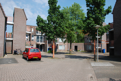 1042 DBUITERWIJK-001049 Oranjegekte in de Diezerpoort vanwege de Europese kampioenschappenMoerbeistraat, 2012-05-29