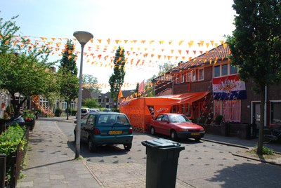 1044 DBUITERWIJK-001051 Oranjegekte in de Diezerpoort vanwege de Europese kampioenschappenIepenstraat, 2012-05-29