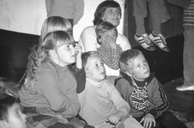 1610 FDUITERWIJK-000164 Met meisje linksonder is Niki Mulder verder geen namen, 1979-11-05