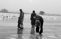 1864 FDUITERWIJK-001923 Met Luuk en Arjen Toering, Anne Reinders, Peter Geerts en Jade reinders, 1987-01-15