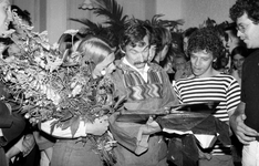 2582 FDUITERWIJK-000996 met Sjoekie de Vries, Geert Beikes,Gerrit Schimmer en Jos Legebeke ., 1982-06-21