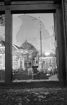 3371 FDUITERWIJK-002346 Kapotte ruit van het conservatorium aan de Thorbeckegracht kant., 2004-10-15