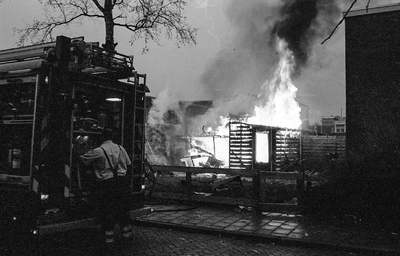 3420 FDUITERWIJK-002395 aangestoken brand in een s huur aan de van Rossumstraat, 29-12-2004