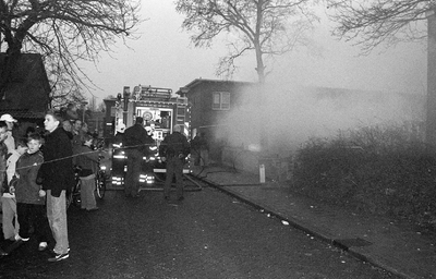 3429 FDUITERWIJK-002404 aangestoken brand in een schuur aan de van Rossumstraat, 29-12-2004