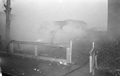 3430 FDUITERWIJK-002405 aangestoken brand in een schuur aan de van Rossumstraat, 29-12-2004