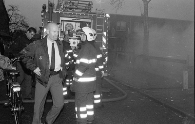 3431 FDUITERWIJK-002406 aangestoken brand in een schuur aan de van Rossumstraat, 29-12-2004
