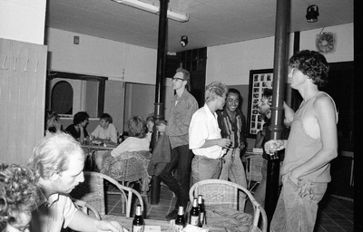 3832 FDUITERWIJK-002126 Met hedon cafe met oa Hans groot Breteler, Romano, Humphrey van der Sluis, 1987-09-04