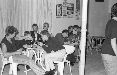 3836 FDUITERWIJK-002130 Met hedon cafe met oa Erwin Karel, Hans Groot Breteler, Harry Strik, Sander Rubens en Laurien ...