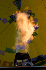3988 FDUITERWIJK-002282 De brander in de luchtballon, 2000-05-27