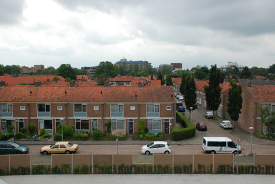 4561 Uitzicht op de Dennenstraat en Iepenstraat, 03-07-2013