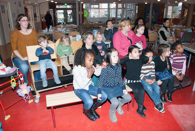 6522 Burgemeester Henk Jan Meyer las de kinderen voor, 21-01-2015