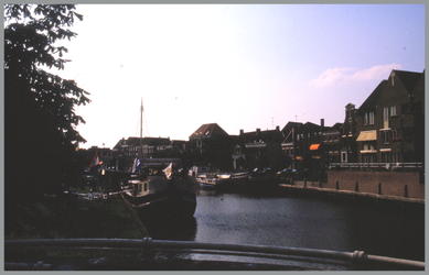 101 DIA022412 Thobeckegracht te Zwolle, met op de voorgrond het Pannekoekenschip., 1975-00-00