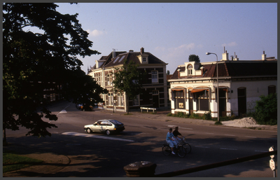 102 DIA022413 Van Karnebeekstraat te Zwolle. foto genomen vanaf de hoge spoorbrug., 00-00-1975 - 00-00-1985