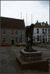 1059 DIA022255 Het beeld Adam van Rodin voor het stadhuis op het Grote Kerkplein., 1980-08-00