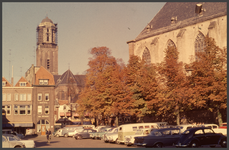 1074 DIA022271 Grote Kerkplein, met Grote kerk en de Onze Lieve Vrouwe Basiliek, De peperbus in de steigers., 1973-00-00