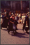 1191 DIA022283 Vrouwen in Staphorster klederdracht op de Grote Markt. Mogelijk tijdens Zwolle 750., 1980-00-00