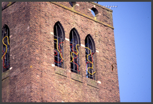 1277 DIA000050 Afbeelding van het lichtkunstwerk in de toren van de oude St. Jozefkerk in Zwolle, gemaakt door Josef ...