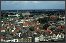 1307 DIA022322 Foto vanaf de Peperbus 1981. Op de voorgrond de Melkmarkt, daarachter de st. Joseph kerk en de ...