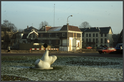 1310 DIA022325 Hotel van Gijtenbeek aan het Stationsplein isafgebroken., 00-00-1979