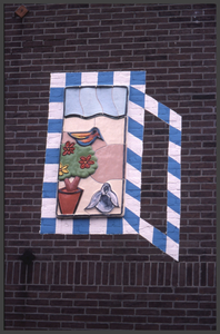 1366 DIA000083 Afbeelding van een kunstwerk van Annet v.d. Kamp (2002) aan de Kievitstraat / hoek Nachtegaalplein in ...