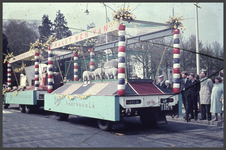 170 DIA000401 Praalwagen tijdens koninginnedag in Zwolle, 1962-04-30