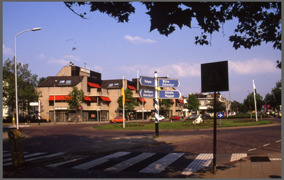182 DIA022424 Stationsplein te ZwolleHotel Van Gijtenbeek werd in 1979 afgebroken ten behoeve van de bouw van de ...