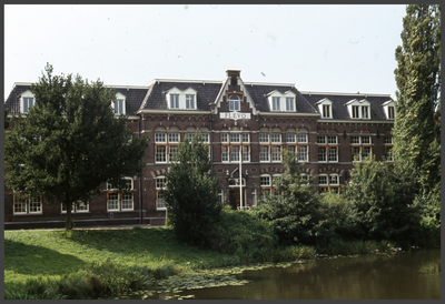 185 DIA022427 Het Flevogebouw aan de Menno van Coehoornsingel te Zwolle dateert uit 1897 en werd gebouwd als ...