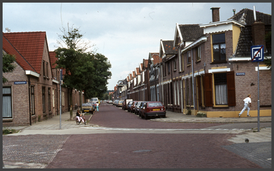189 DIA022431 De Leliestraat in de Wijk Assendorp te Zwolle., 1975-00-00