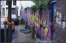24996 DIA000493 Graffiti aan de Molenweg hoek Eendrachtsstraat, in de wijk Assendorp., 1987-00-00