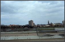 288 DIA022473 Gezicht op Zwolle vanaf de in aanleg zijnde IJsselallee, 1980-00-00