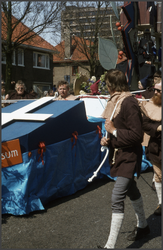 341 DIA022492 Praalwagen in de optocht tijdens de festiviteiten Zwolle 750., 1980-00-00