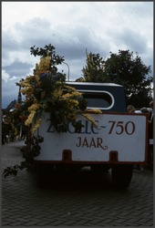 405 DIA022523 Praalwagen in de optocht tijdens de festiviteiten Zwolle 750., 1980-00-00