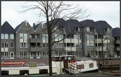 757 DIA022171 Nieuwbouw Thorbeckegracht. Appartementen gebouwd op plek van der Helm Tabak., 00-00-1984