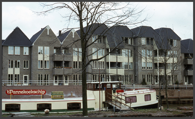 758 DIA022172 Nieuwbouw Thorbeckegracht. Appartementen gebouwd op plek van der Helm Tabak., 00-00-1984
