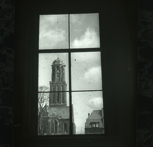 9480 DIA026157 Opname van de Peperbus aan de Ossenmarkt in Zwolle, gezien vanuit een raam, 1920 - 1930