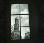 9480 DIA026157 Opname van de Peperbus aan de Ossenmarkt in Zwolle, gezien vanuit een raam, 1920