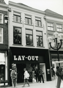 10057 FD003079 Voorgevel van LAY - OUT kleding in de Diezerstraat in het centrum van de stad., 1990-00-00
