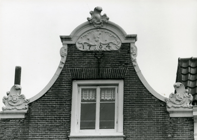 10061 FD003081-01 Top van een fraaie klokgevel op de hoek van de Diezerstraat met de Kerkstraat., 1978-00-00