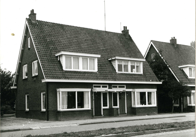 10204 FD009950 Nieuwe Deventerweg 68-66., 1975