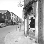 1194 FD000441-02 Assendorperstraat 85/Resedastraat: tabakswinkel van W. Lenderink., 1978