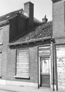 1310 FD003088 Dichtgetimmerde woningen aan de Diezerweg 11, thans Hoekstraat in de wijk Diezerpoort., 1973-00-00